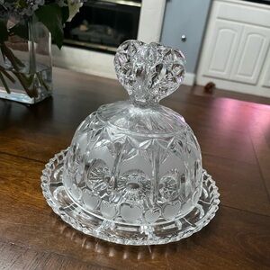 Beautiful Vintage crystal cheese / butter dome .